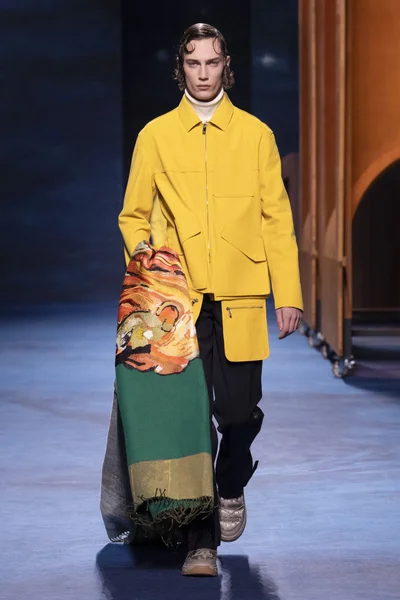 Look 15
